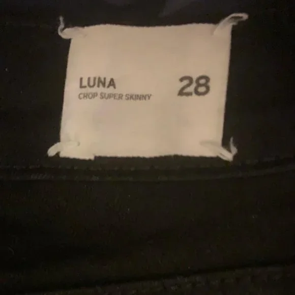 New HUDSON Luna Super Skinny jeans w/gold chainlink trim - Picture 4 of 7